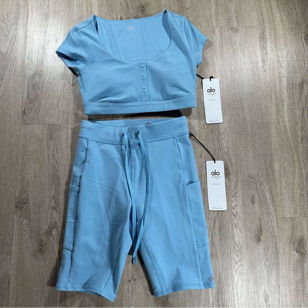 Alo Medium Blissful Henley Bra Top & Small 9" High-Waist Checkpoint Biker Short